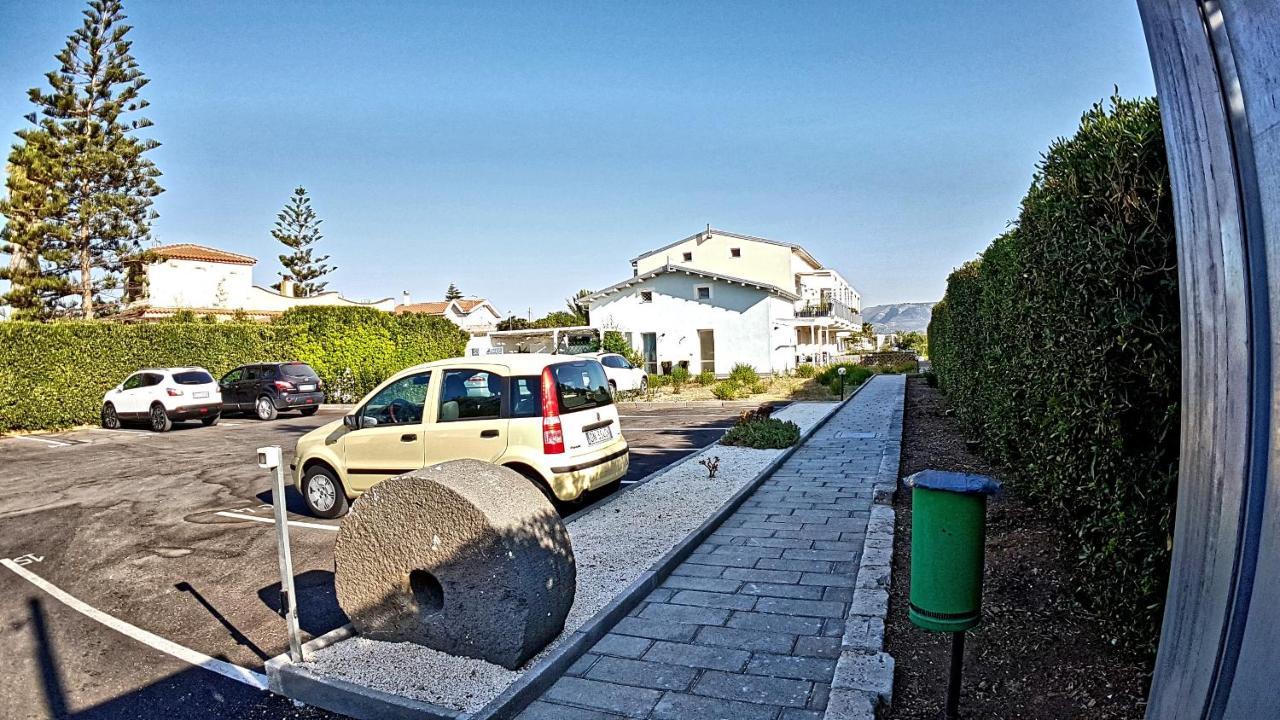 Asinaro Residence - Fronte Mare カラベルナルド エクステリア 写真